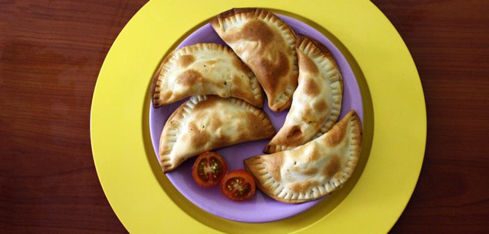Ricetta Mezzelune con Mozzarella e Pomodorini