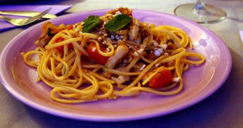 Ricetta Spaghetti con pesce spada, pomodorini e mandorle croccanti!