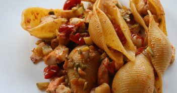 Ricetta conchiglioni al sugo di pesce e zucchine