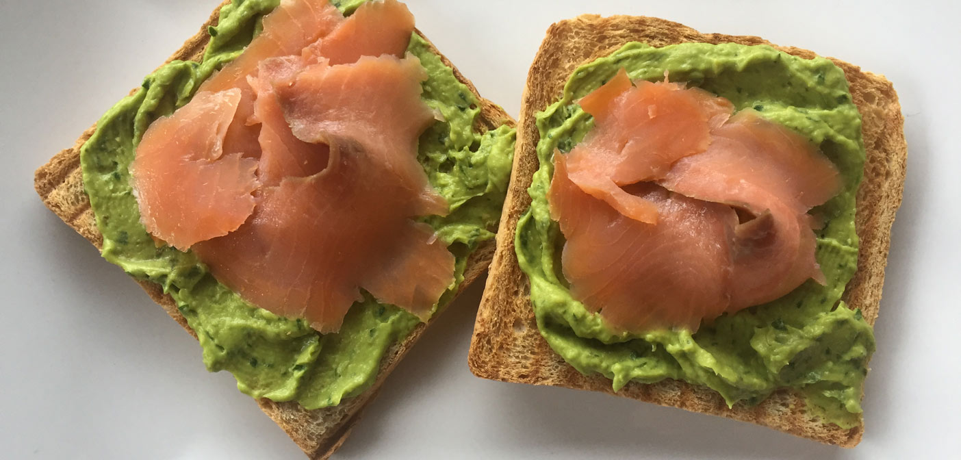 Toast Con Crema Di Avocado E Salmone Affumicato Confoodential It