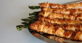 Ricetta antipasto di asparagi con pasta sfoglia e pancetta