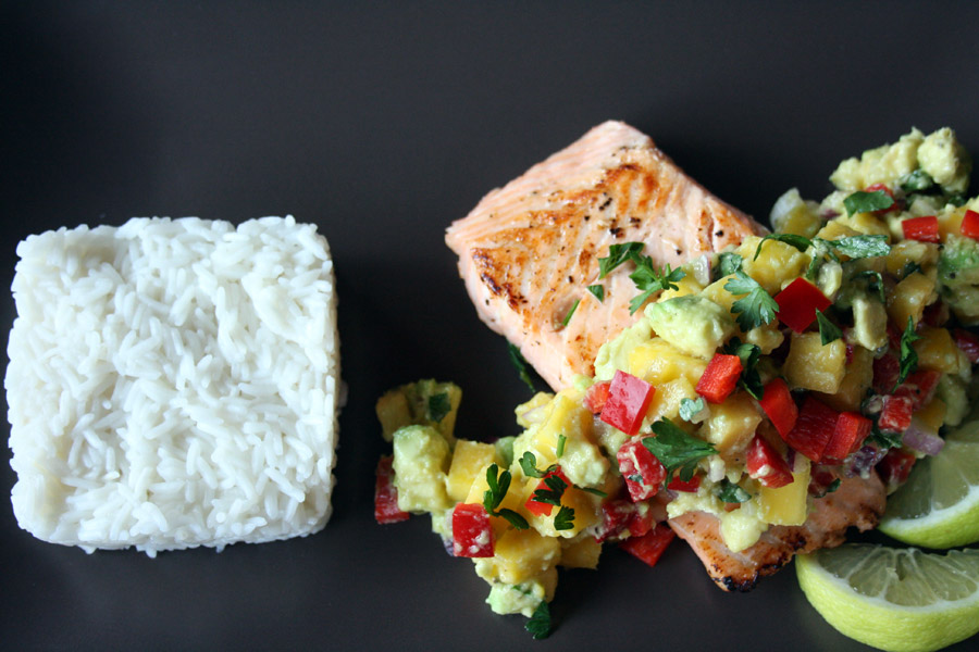 Ricetta salmone con salsa al mango e avocado e riso al cocco