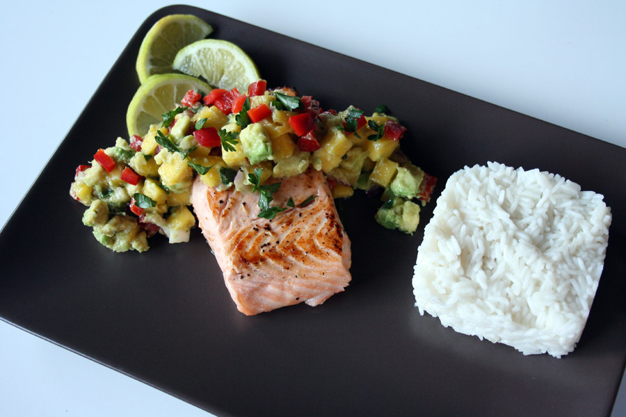 Ricetta salmone con salsa al mango e avocado e riso al cocco