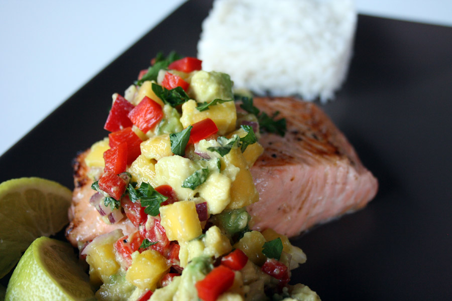 Ricetta salmone con salsa al mango e avocado e riso al cocco