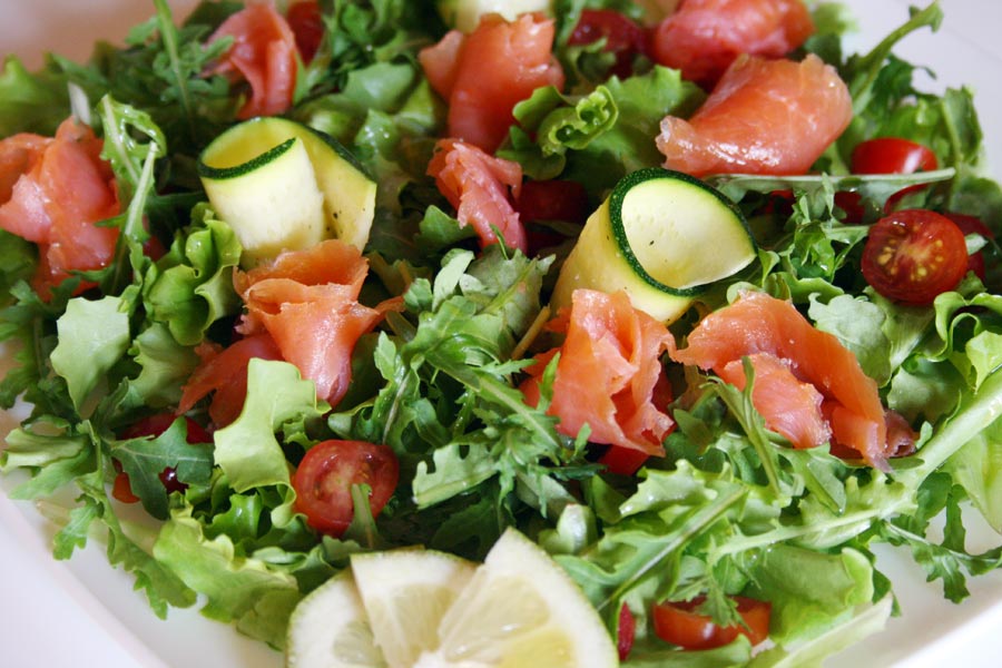 Insalata con trota salmonata