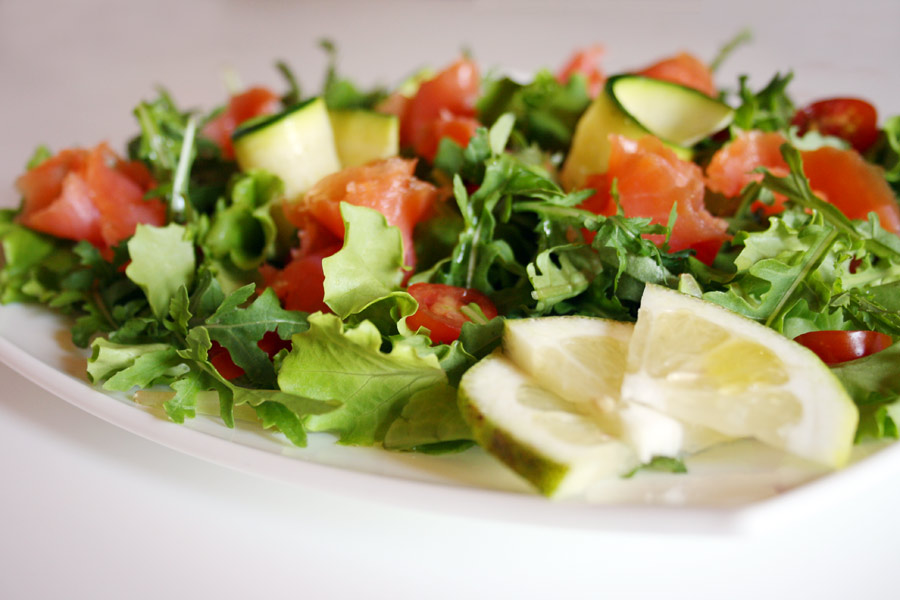 Insalata con trota salmonata