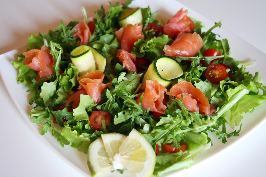 Insalata con trota salmonata