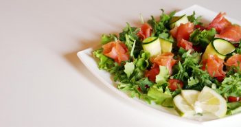 Insalata con trota salmonata