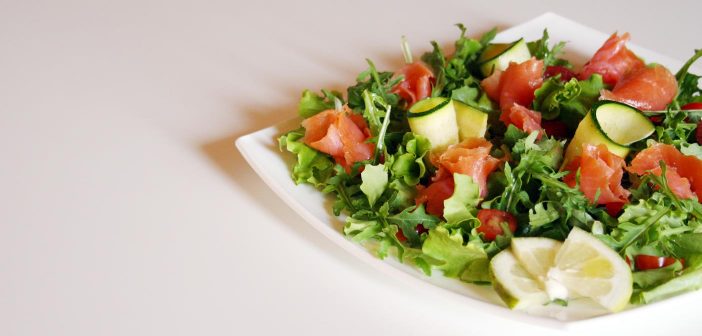 Insalata con trota salmonata