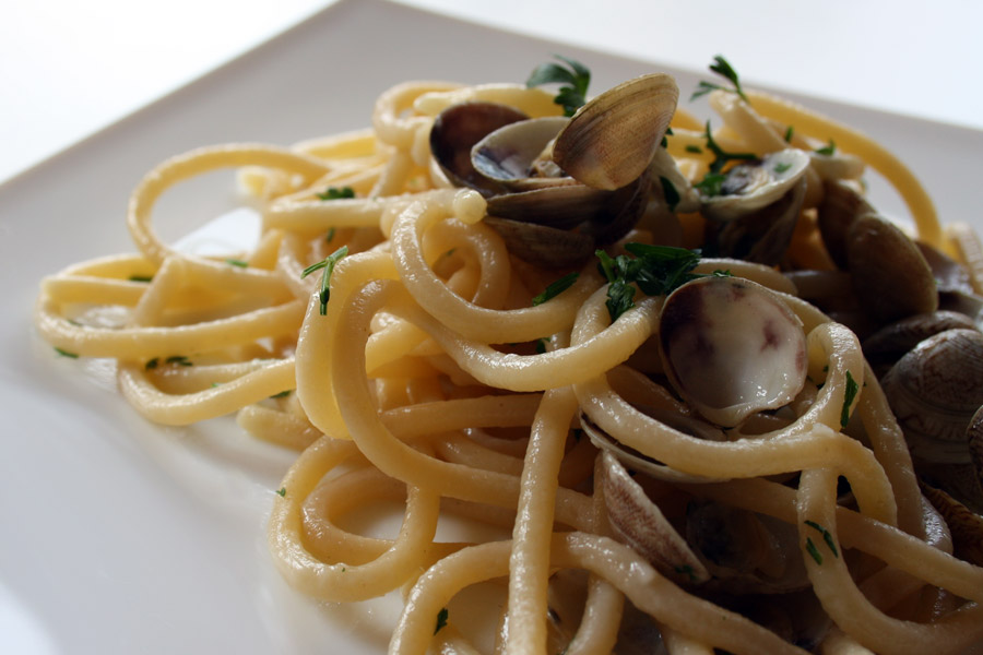Spaghetti con le vongole: la ricetta facile e veloce per prepararli!