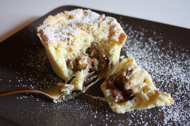 Torta di riso dolce con gocce di cioccolato fondente
