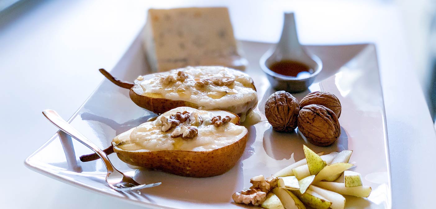 Pere al forno con gorgonzola e noci, un dessert buonissimo!