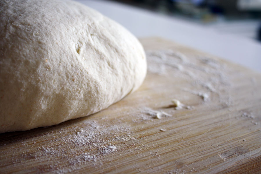 Ecco le dosi perfette per preparare la tua pasta per pizza fatta in casa fragrante e gustosissima! Realizzala in pochi e semplici passaggi, prova!