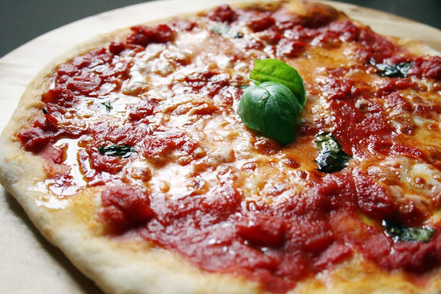 Ecco le dosi perfette per preparare la tua pasta per pizza fatta in casa fragrante e gustosissima! Realizzala in pochi e semplici passaggi, prova!