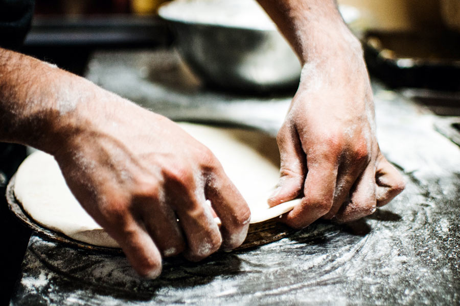 Ecco le dosi perfette per preparare la tua pasta per pizza fatta in casa fragrante e gustosissima! Realizzala in pochi e semplici passaggi, prova!