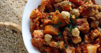 Zuppa di cavolfiore con carote e ceci