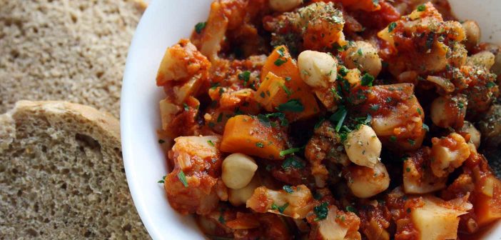 Zuppa di cavolfiore con carote e ceci