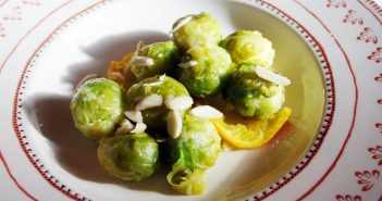 Cavolini di Bruxelles in padella con arancia e mandorle! Hamburger di Pollo Gourmet con Gamberi, Burrata e Pistacchi! Irresistibile!