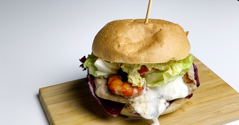 Hamburger Di Pollo Gourmet Con Gamberi Burrata E Pistacchi Irresistibile