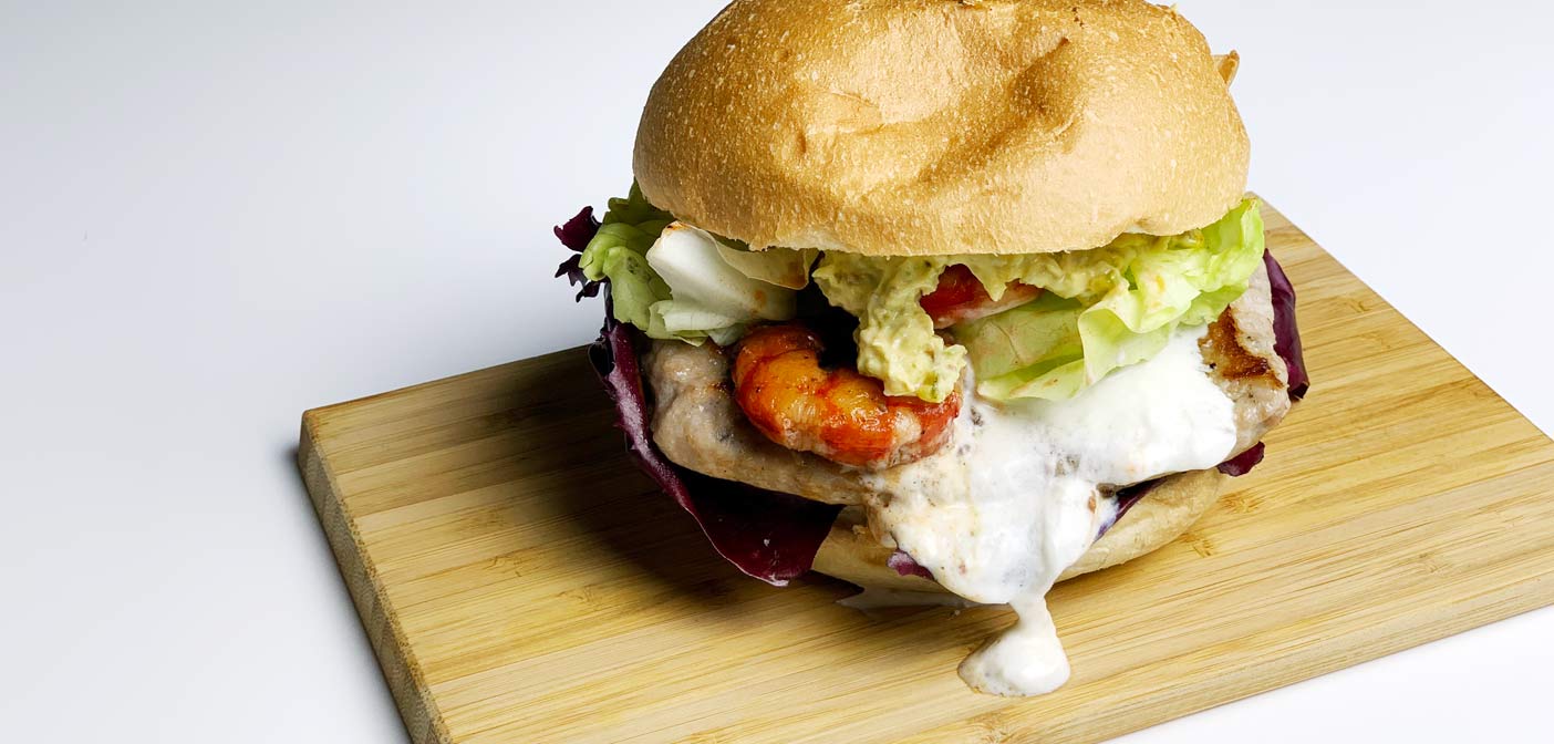 Hamburger Di Pollo Gourmet Con Gamberi Burrata E Pistacchi Irresistibile