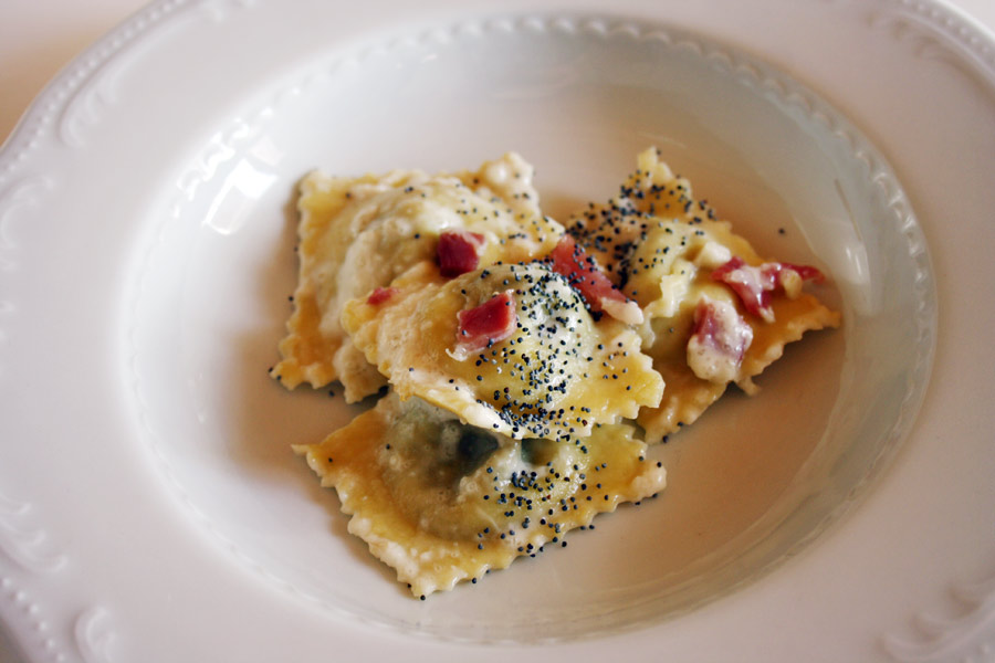 Ravioli con radicchio, speck e crema alla birra!