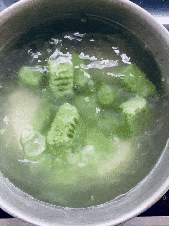 Gnocchi di spinaci con sugo al pomodoro e ricotta