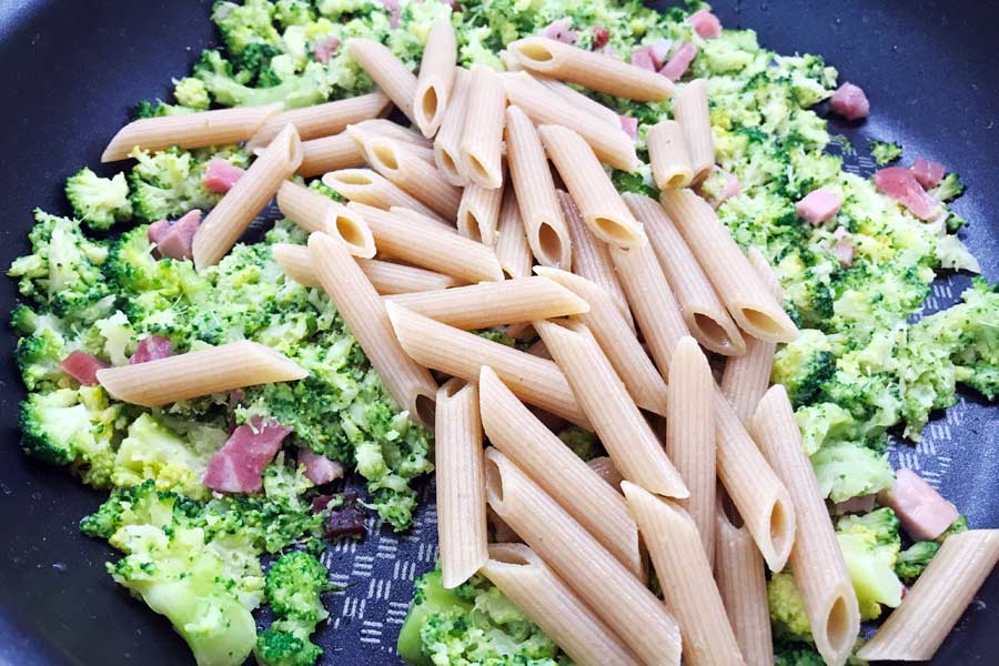 Pasta broccoli e speck