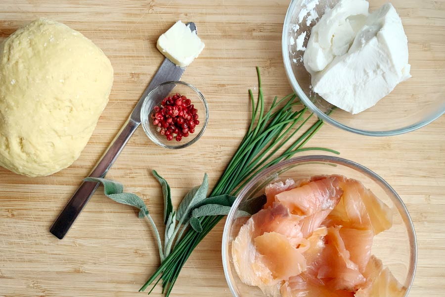 Ravioli al salmone, ricotta e pepe rosa: la ricetta in 5 passi!