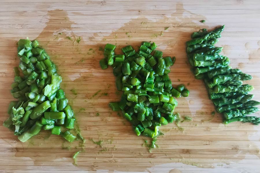 Tagliatelle con gamberoni e asparagi 