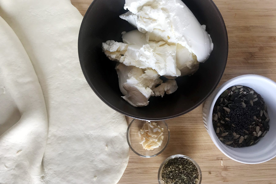 Antipasto facile e veloce: pan brioche salato farcito con formaggio cremoso