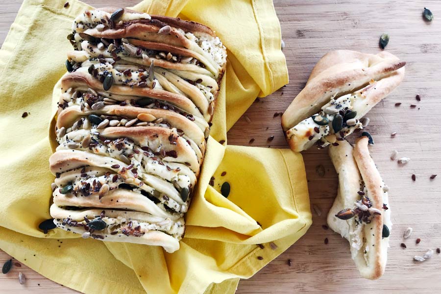 Antipasto facile e veloce: pan brioche salato farcito con formaggio cremoso