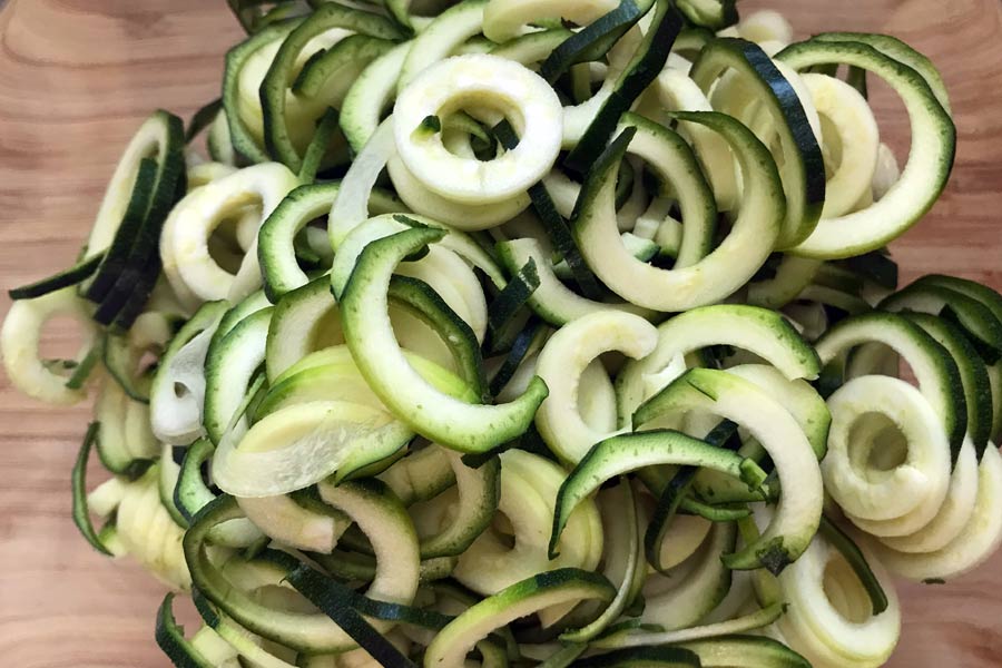 Noodle di zucchine e gamberi