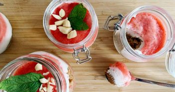 Tiramisù alle fragole: l’idea light per gustarlo anche a colazione! tiramisù alle fragole senza uova