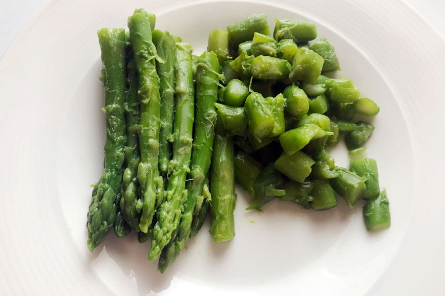 Torta salata con asparagi e zucchine