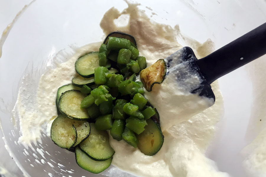 Torta salata con asparagi e zucchine