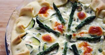 Torta salata con asparagi, preparala in soli 3 passaggi! Torta salata con asparagi e zucchine