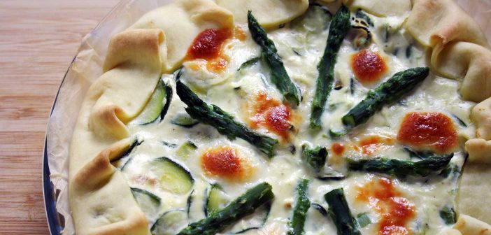 Torta salata con asparagi e zucchine