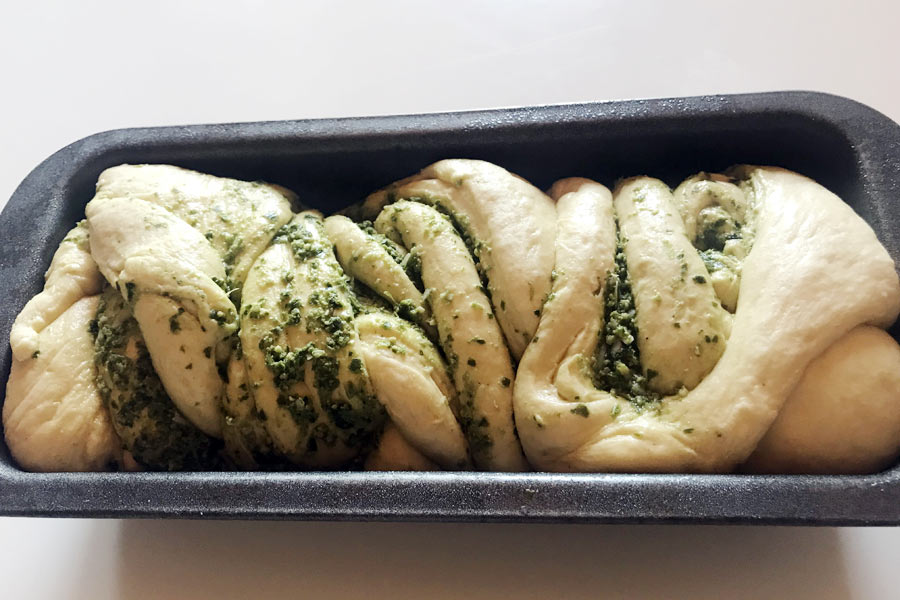 Pan brioche al pesto di basilico