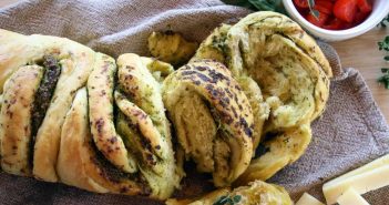 Pan Brioche al pesto, perfetto per il tuo aperitivo! Pan brioche al pesto di basilico