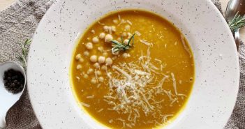 Zuppa di zucca con farro e ceci