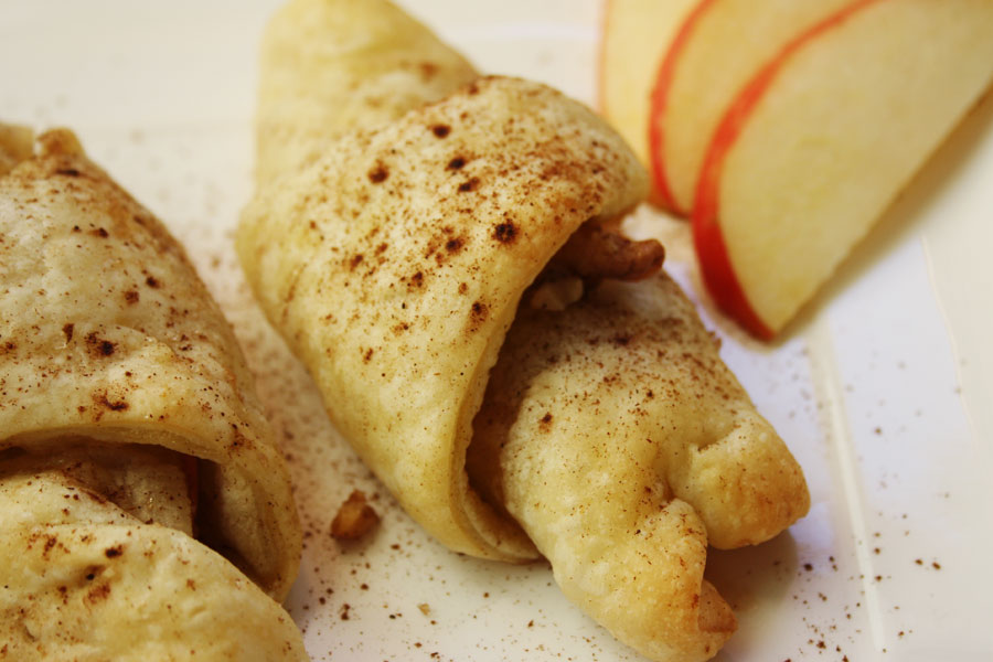 Cornetti di pasta sfoglia alle mele