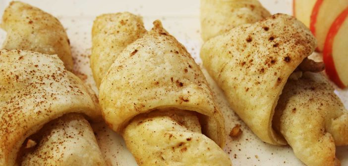 Cornetti di pasta sfoglia alle mele