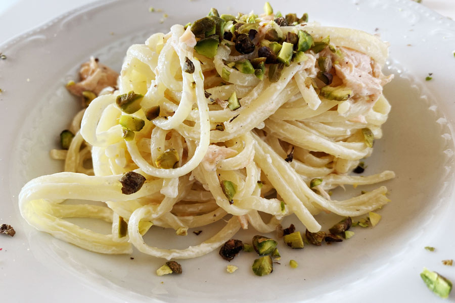 Pasta salmone e pistacchi