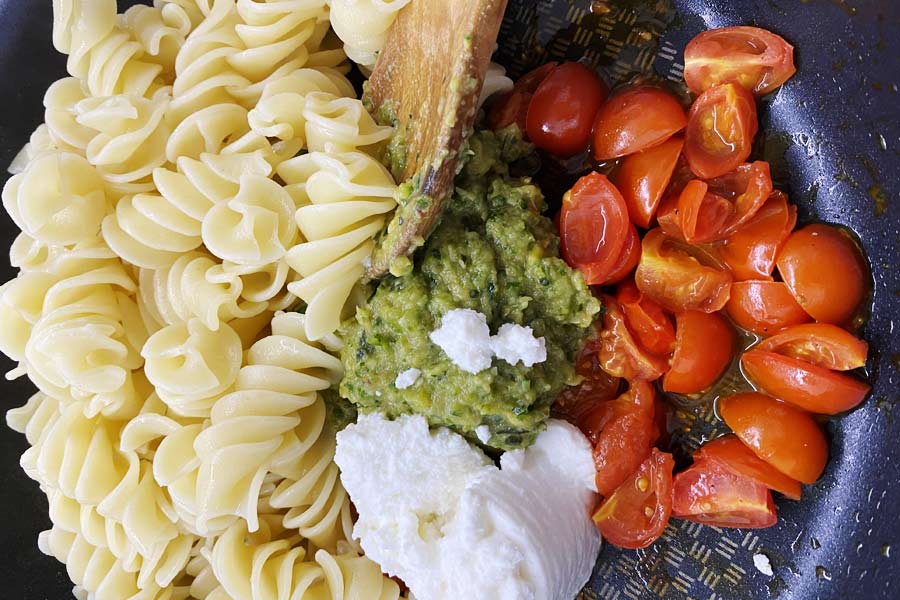 Pasta ricotta e pesto